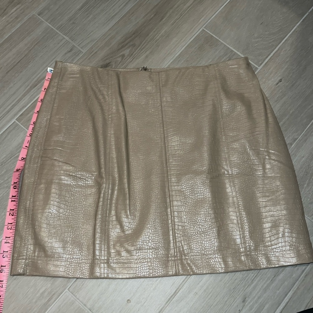 Tan mini skirt. Never worn, size large. No tags.